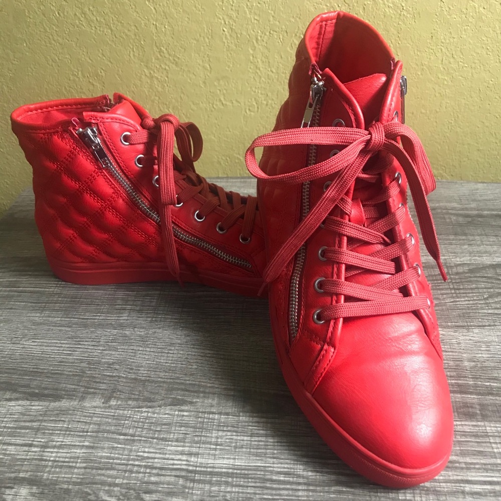 Steve Madden Red Quilted Top Sneakers. - Picture 2 of 11